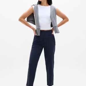 Athleta Endless High Rise Crop Pant/ Size 4. Navy (NWT)